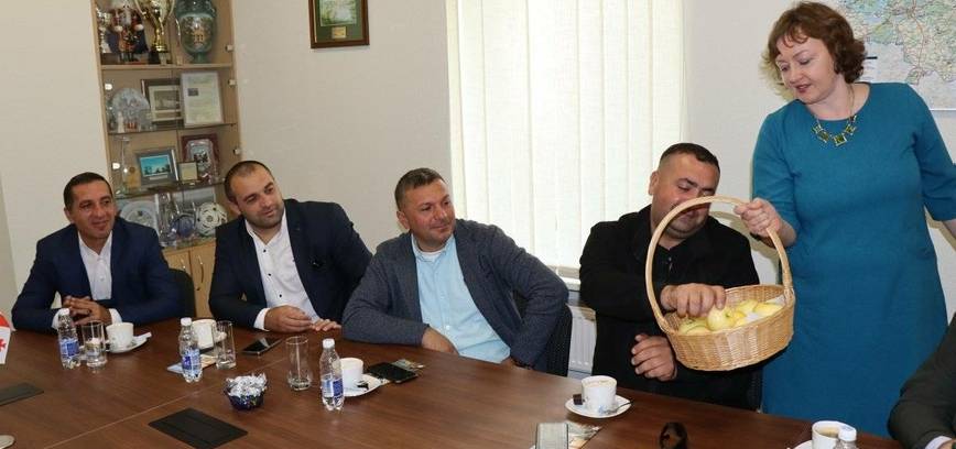 Svečiai iš tolimojo Tetri Ckaro