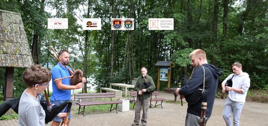 Tradiciniai etnomuzikavimo kursai cimbolais, dūdmaišiu ir būgneliu