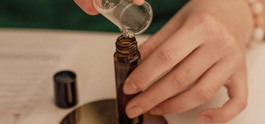 Sensorinė degustacija ir botaninių kvepalų kūrimo dirbtuvės „Gėlių karalienė – Rožė“