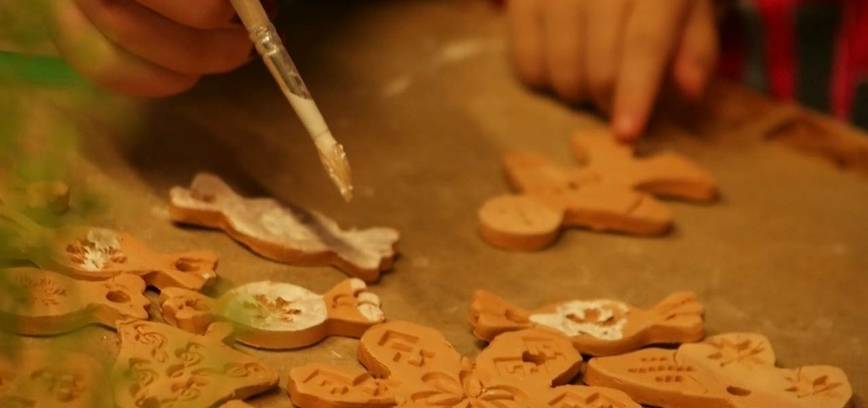 Keramika: lipdymas ir glazūravimas keramikos studijoje