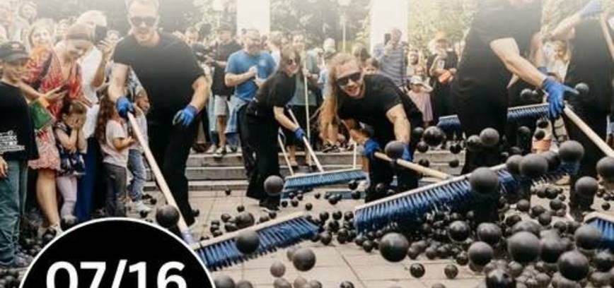 Nepriklausomos šiuolaikinio šokio organizacijos „Be kompanijos“ meno akcija-performansas „Džiaugsmo upė“