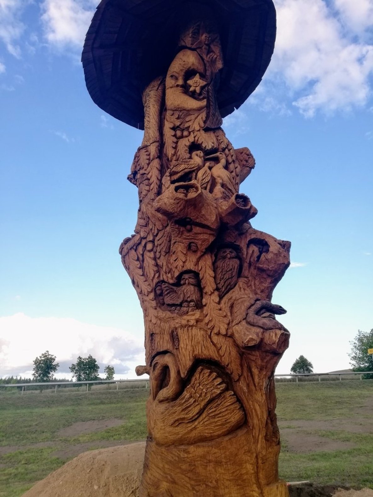 Bėčiūnų ąžuolo skulptūros atidengimas