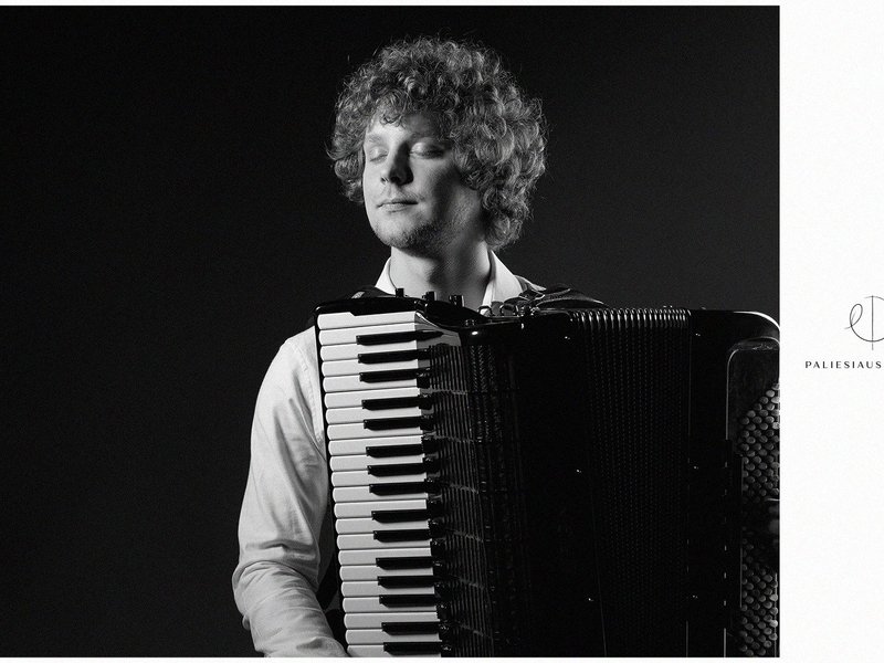 Tempora mutantur: Litauisches Kammerorchester und Tadas Motiečius (Akkordeon, Litauen)