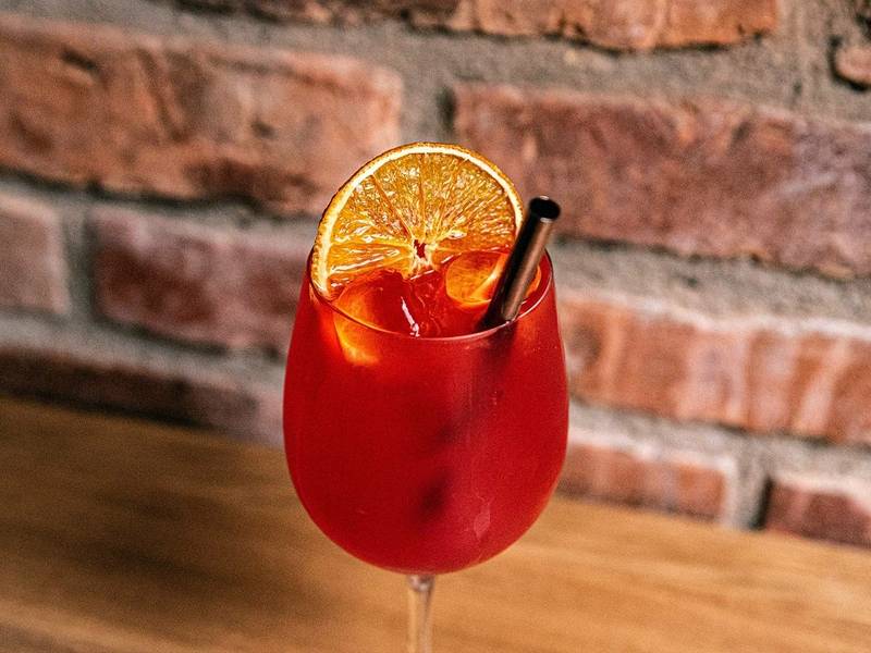 Romantiški ir spalvingi kokteiliai Ponų bare